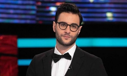 Ίαν Στρατής: Λύνει... το μυστήριο με τη γάτα και τη Μαίρη Συνατσάκη!