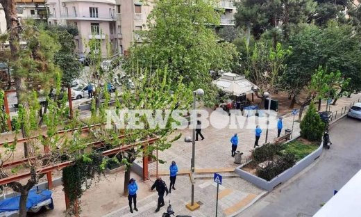 Πλατεία Βαρνάβα: «Περικυκλωμένη» από δεκάδες αστυνομικούς - Βάζουν «φρένο» στα κορονοπάρτι