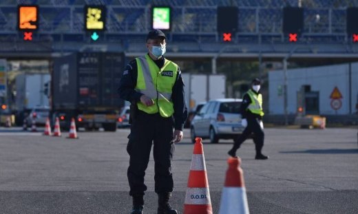 Πάσχα στο χωριό: Η «Βαβέλ» των λοιμωξιολόγων! Παίζουν την… κολοκυθιά με το άνοιγμα των μετακινήσεων