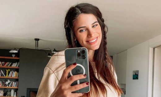 Χριστίνα Μπόμπα: Στο νέο της video μας δείχνει τη φουσκωμένη της κοιλίτσα