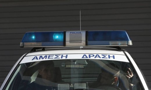Βύρωνας: Γυναίκα έριξε πετρέλαιο σε κορίτσια που έπαιζαν κάτω από το σπίτι της