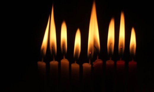 Πώς αφαιρείς τον λεκέ από κερί που μπορεί να πέσει στα ρούχα  (video)