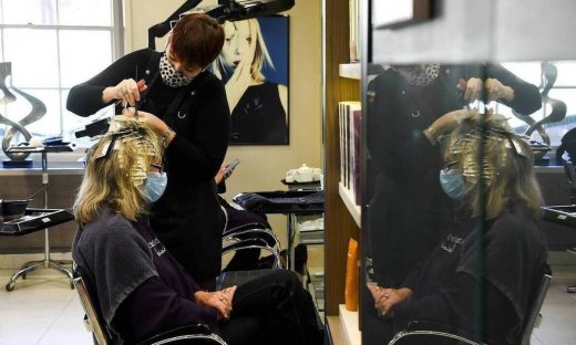 Κομμωτήρια: Ανοιχτά και την Κυριακή 9 Μαΐου - Τι SMS στέλνουμε