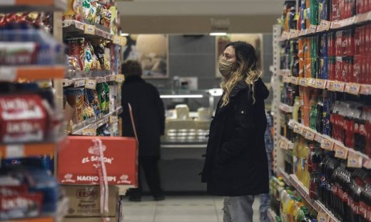 Εμπορικά καταστήματα – Σούπερ μάρκετ: Πότε ανεβάζουν ξανά ρολά και με ποιο ωράριο