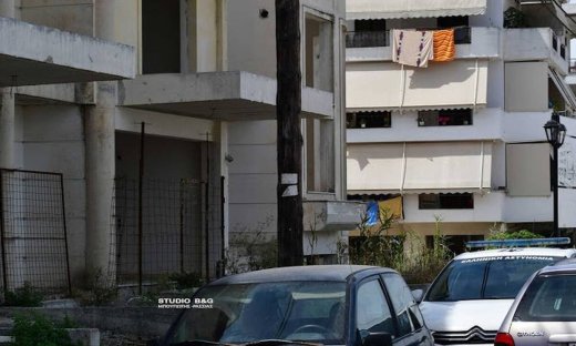 Θρίλερ στο Ναύπλιο: Πτώμα άντρα σε πυλωτή οικοδομής