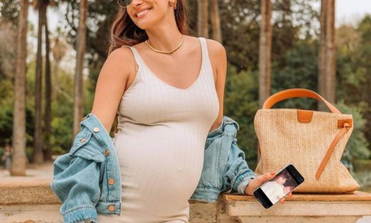 Χριστίνα Μπόμπα: Μας δείχνει τη φουσκωμένη της κοιλίτσα λίγο πριν γεννήσει (vid)