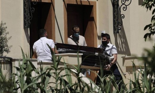 Γλυκά Νερά: Συντετριμμένη η οικογένεια της 20χρονης από το άγριο έγκλημα - Επικηρύχθηκαν οι δράστες