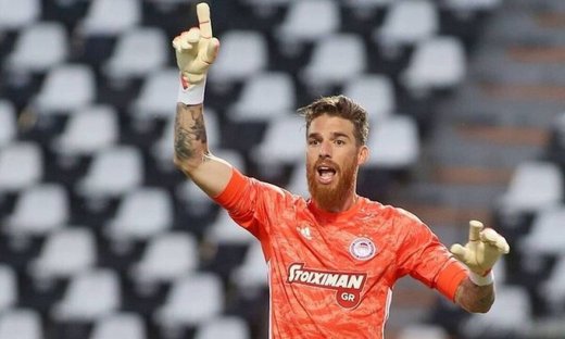 Ζοσέ Σα: Η «καυτή» εμφάνιση της συντρόφου του στη φιέστα του Ολυμπιακού (pics)