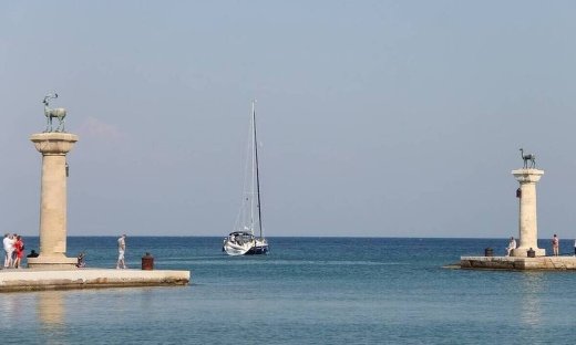 Ρόδος: Έφτασαν οι πρώτοι τουρίστες στο νησί - Ανοίγουν πάνω από 200 ξενοδοχεία