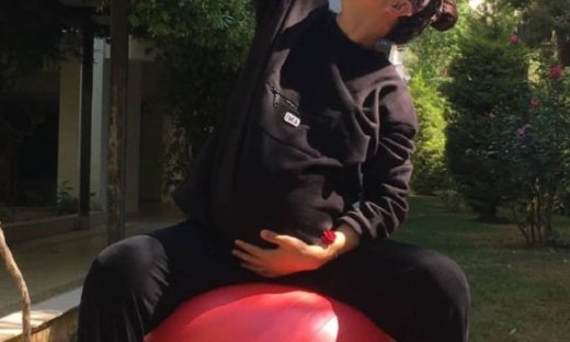 Γνωστή Ελληνίδα ηθοποιός κάνει yoga στον 9ο μήνα εγκυμοσύνης (pics)