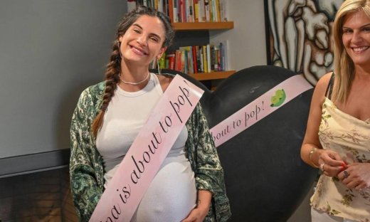 Χριστίνα Μπόμπα: Baby shower party έκπληξη για τη μέλλουσα μαμά (εικόνες)