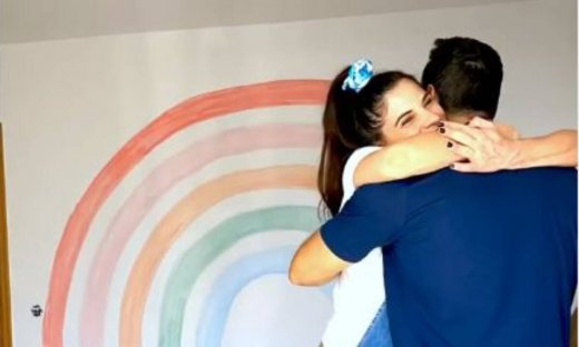 Χριστίνα Μπόμπα: Ήρθαν τα έπιπλα για το παιδικό δωμάτιο και ξετρελάθηκε