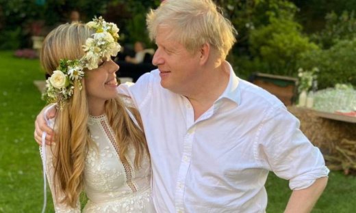 Το νυφικό της συζύγου του Μπόρις Τζόνσον είναι δημιουργία Έλληνα σχεδιαστή (photos)