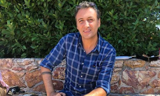 Βαγγέλης Αλεξανδρής: Βόλτα με τον γιο του στην παιδική χαρά