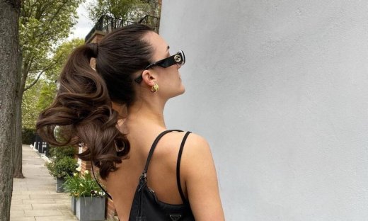 Το κόλπο του TikTok για να φτιάξεις αλογοουρά με όγκο (video)