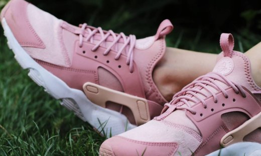 TikTokers βρήκαν τον τρόπο να φτιάχνουν τα πιο επικά sneakers