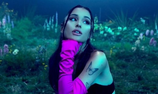 Η Ariana Grande έκανε το πιο hot χτένισμα του καλοκαιριού