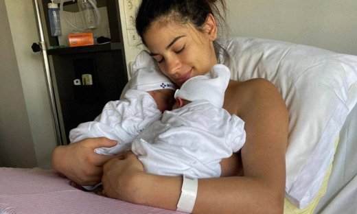 Χριστίνα Μπόμπα: Το πρώτο post με τα δίδυμα και το ρεκόρ (photos)