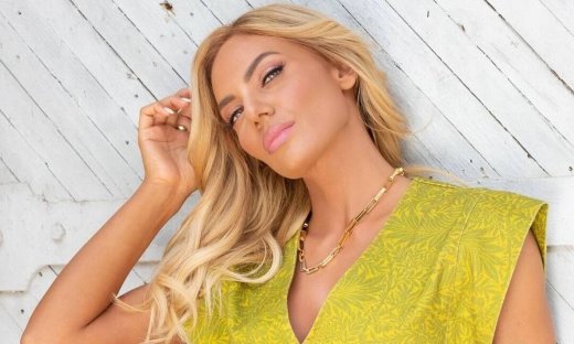 Η Ιωάννα Μαλέσκου ποζάρει με μαγιό και "γκρεμίζει" το instagram!