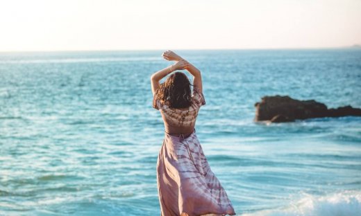 Τα 10 καλύτερα τραγούδια για να ακούσεις στην παραλία (και στη βεράντα!)