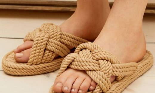 Shopping Guide: 10 σανδάλια με πλεξούδες για να υιοθετήσεις το απόλυτο shoe trend της σεζόν