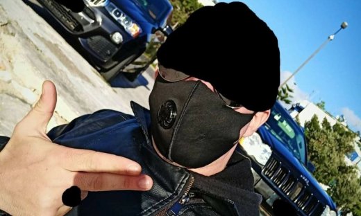 Ηλιούπολη: Το προκλητικό «άλμπουμ» του αστυνομικού-«προαγωγού» - Σαμπάνιες, μετρητά και σεξισμός