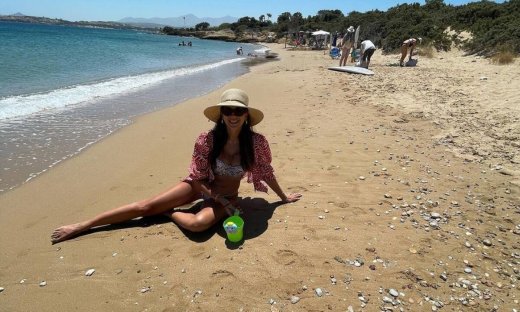 Σταματίνα Τσιμτσιλή: Η απόλυτη Ελληνίδα μάνα στην παραλία