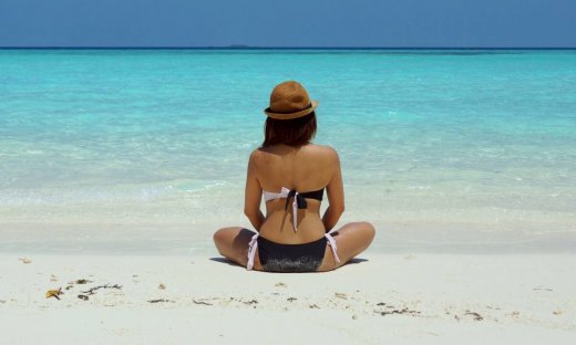 15 αντηλιακά για να προστατεύσεις τα μαλλιά σου στην παραλία