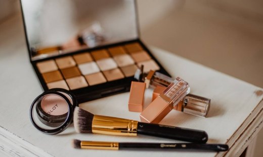 Ζέστη vs καλλυντικά: Πώς θα τα αποθηκεύσεις για να μην λιώσουν