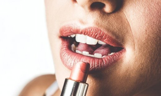 Peachy lips: 10 πορτοκαλί κραγιόν για τα καλοκαιρινά σου μακιγιάζ