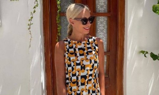 Μαρία Μπακοδήμου: Η πρώτη της φώτο με μαγιό  -  Έτσι είναι το κορμί της χωρίς ρετούς στα 56 της!