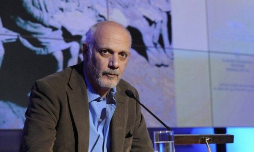 Ποιος ηθοποιός δηλώνει: «Ο Κιμούλης εμένα γιατί δεν μου φώναξε ποτέ σε παράσταση»;