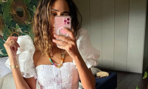 11 μονόχρωμα crop tops ό,τι πρέπει για τις βόλτες στον καύσωνα