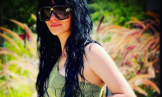 Ζενεβιέβ Μαζαρί: Η απίστευτη ομοιότητα με τον γιο της