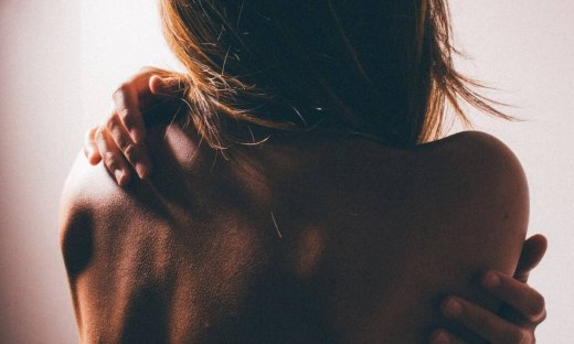 Πώς θα προστατεύσεις το δέρμα σου από τον καπνό και τη φωτιά