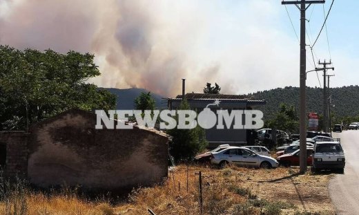 Φωτιά στα Βίλια: Εκκένωση τεσσάρων οικισμών τα ξημερώματα της Τρίτης με μήνυμα από το 112