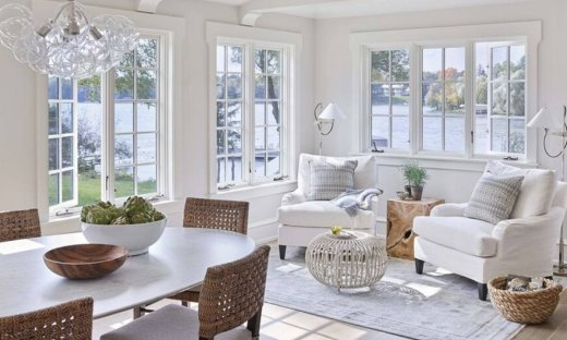 Δες πώς το λευκό μπορεί να μεταμορφώσει το σπίτι σου αν βρίσκεται δίπλα στη θάλασσα