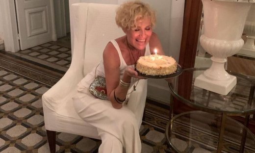 Κωνσταντίνα Μιχαήλ: Έτσι είναι το σώμα της στα 54 της χρόνια - Ποζάρει με κόκκινο μαγιό!