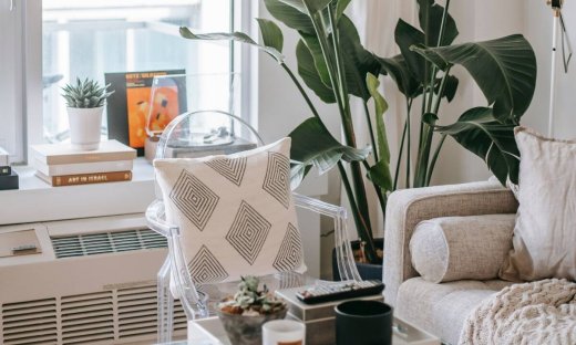 Διακοπές τέλος: Άλλαξε διακόσμηση στο σαλόνι αλλά και τη διάθεση σου