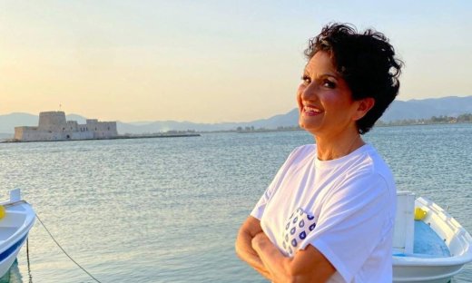 Άλκηστις Πρωτοψάλτη: Απίστευτο! Μετά τη συναυλία, τραγουδά πάνω σε skateboard και δε χάνει ούτε νότα (video)