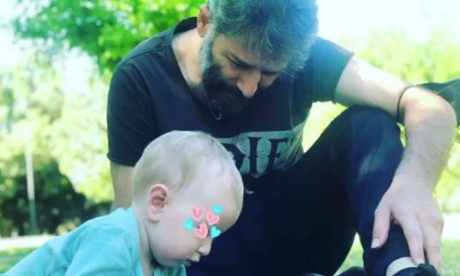 Αλέξανδρος Μπουρδούμης: Ο κατάξανθος γιος του μεγάλωσε και άλλαξε πολύ