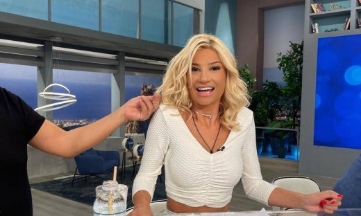 Πώς θα ντυθείς στα λευκά τον Σεπτέμβριο όπως η Φαίη Σκορδά (photos)