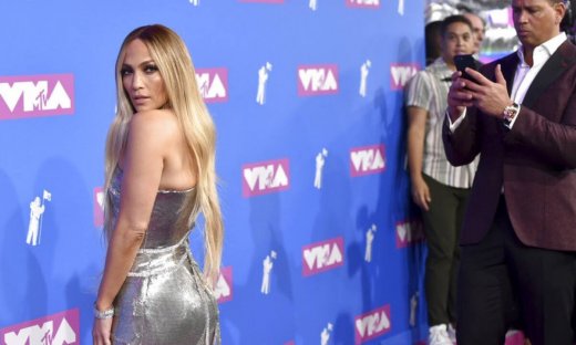 MTV VMAs 2021: 15 glam εμφανίσεις στο κόκκινο χαλί που δεν θα ξεχάσουμε