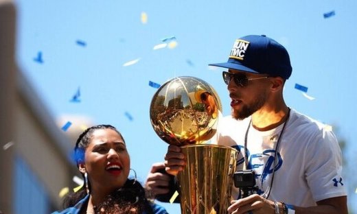 Ποια Καρντάσιαν; Το ζεύγος Κάρι μαγνήτισε τα βλέμματα με την εμφάνιση του στο Met Gala (pics)