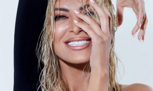 Κατερίνα Καινούργιου: Το μαύρο midi φόρεμα που έβαλε, το χρειάζεσαι κι εσύ ASAP (photos)