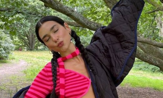 Τα skinny scarves και τα arm socks ήρθαν για να μείνουν-Πώς θα τα φορέσεις