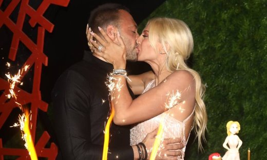 Κωνσταντίνα Σπυροπούλου: Πάρτυ υπερπαραγωγή για τα γενέθλιά της! Τα τρυφερά φιλιά με τον Βασίλη της