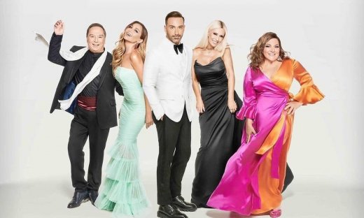 J2US: Το λαμπερό σόου έκανε πρεμιέρα και το Twitter έκανε... πάρτι!