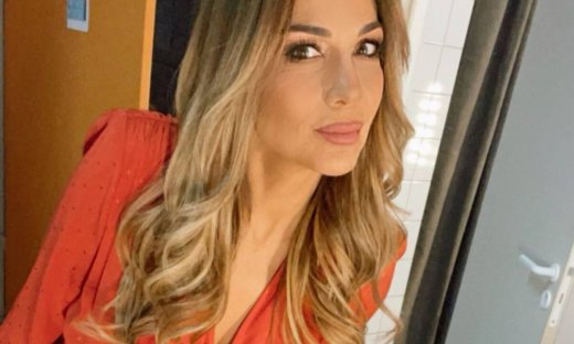 J2US: H εντυπωσιακή εμφάνιση της Δέσποινας Βανδή-Τι φόρεσε στην πρεμιέρα