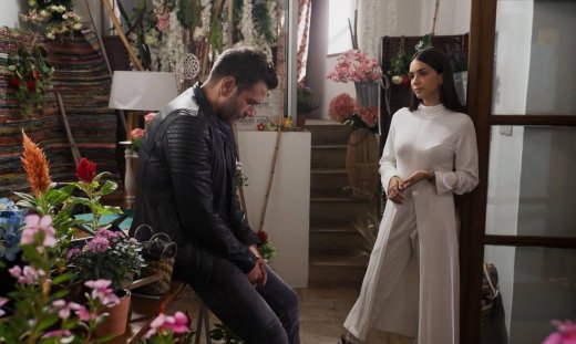 Η Γη της Ελιάς: Ο Δημήτρης δεν κάνει πίσω στον εκβιασμό και η Αθηνά βρίσκεται σε αδιέξοδο!